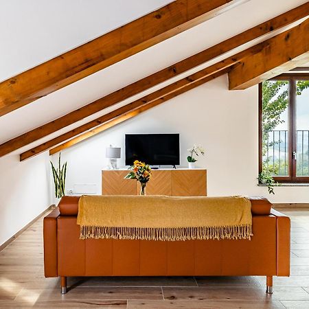 ホテル Charming Barolo Wine Loft モンフォルテ・ダルバ エクステリア 写真