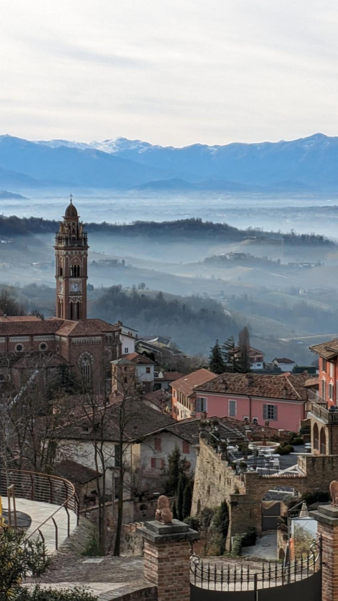 ホテル Charming Barolo Wine Loft モンフォルテ・ダルバ エクステリア 写真