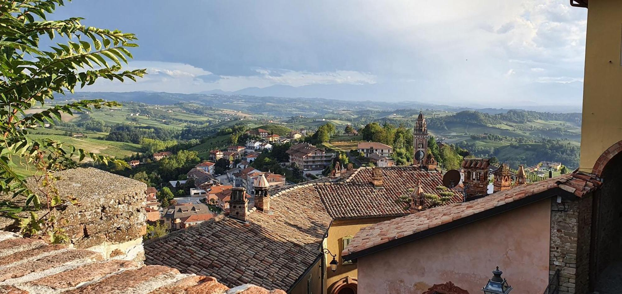 ホテル Charming Barolo Wine Loft モンフォルテ・ダルバ エクステリア 写真