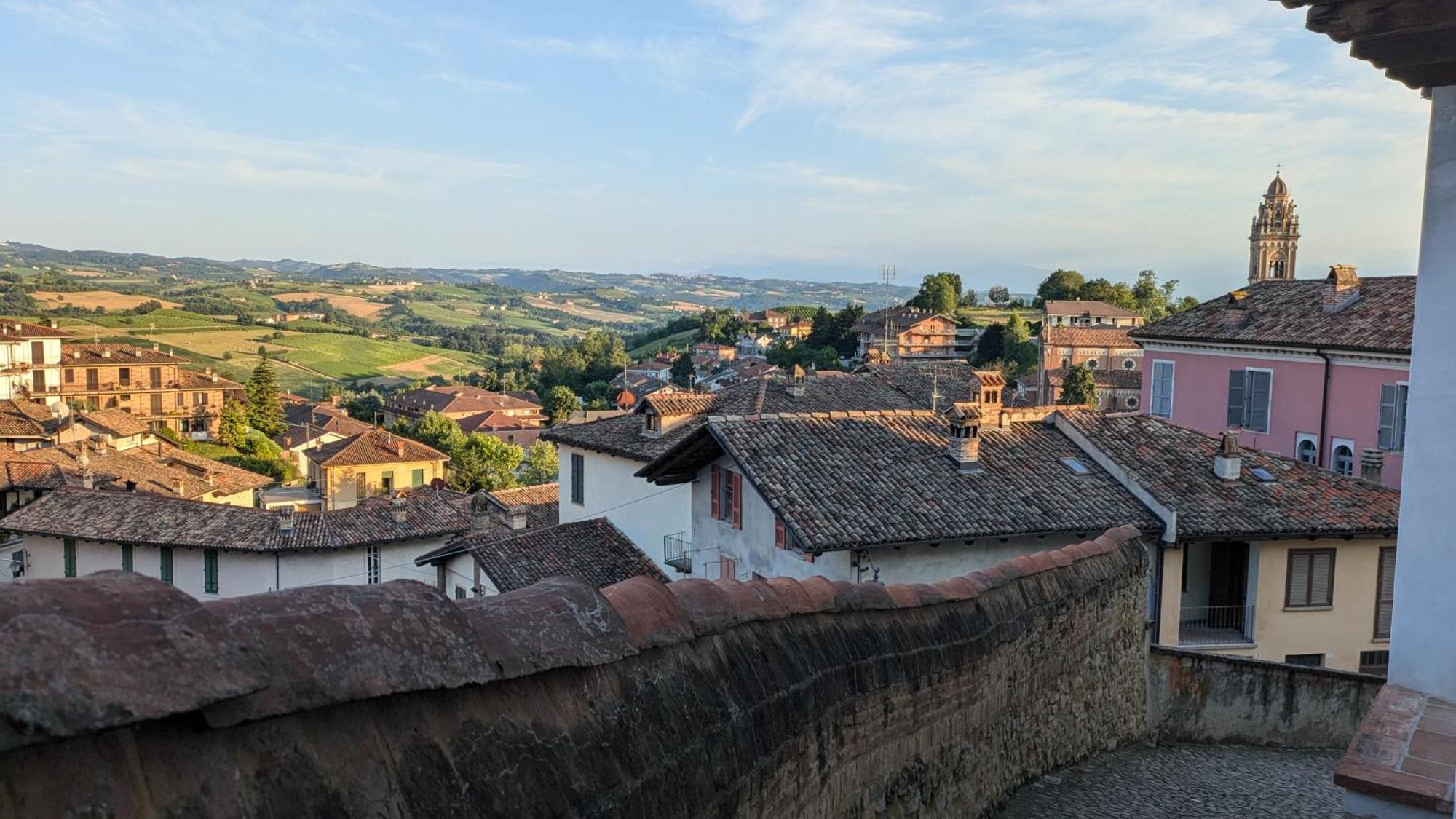 ホテル Charming Barolo Wine Loft モンフォルテ・ダルバ エクステリア 写真